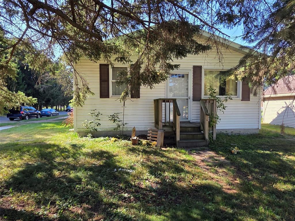 428 E School Street — photo
