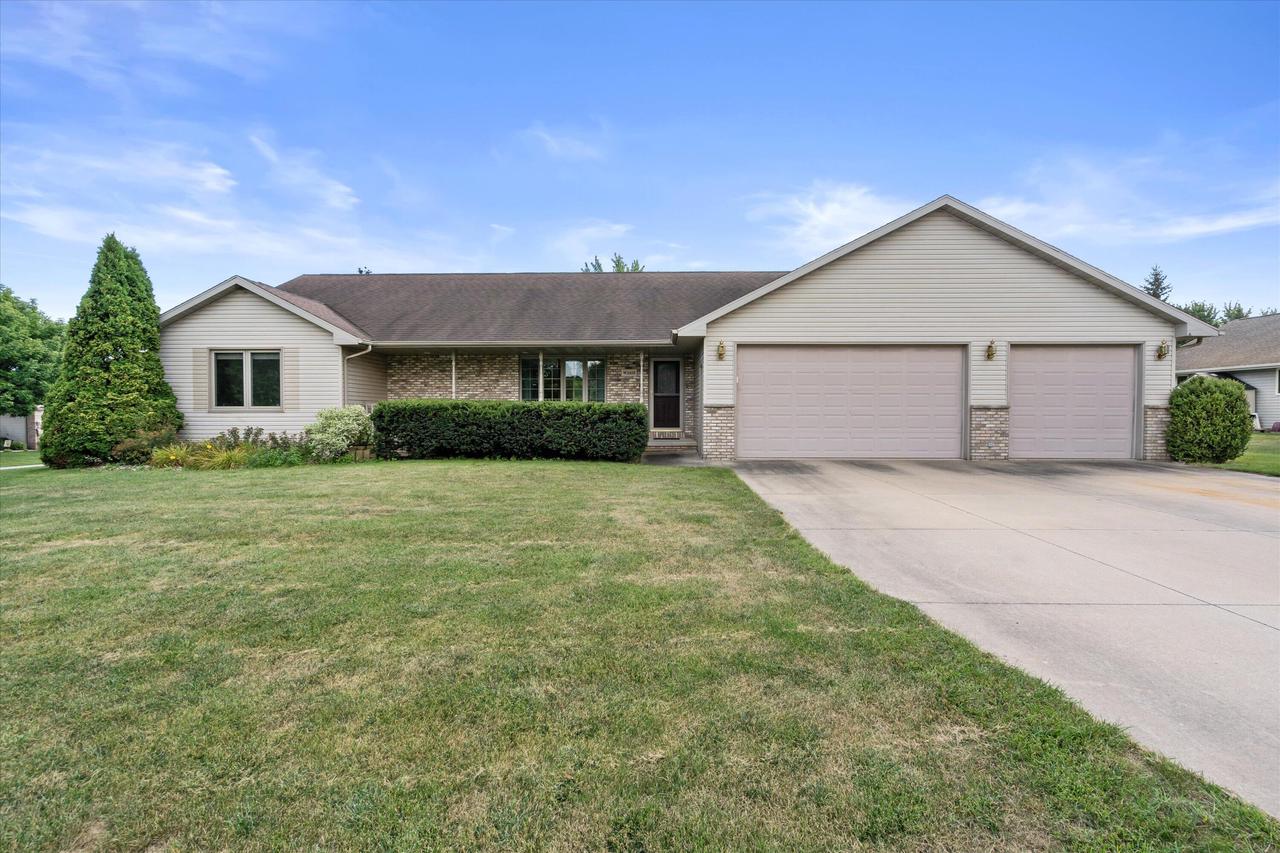 W2419 Falcon Court — photo