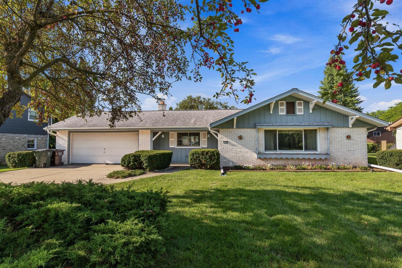 12945 W Brentwood Drive — photo