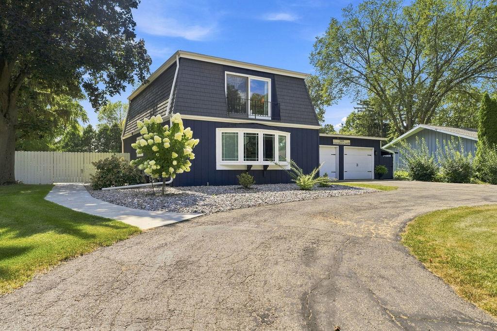 1378 Lake Breeze Road — photo