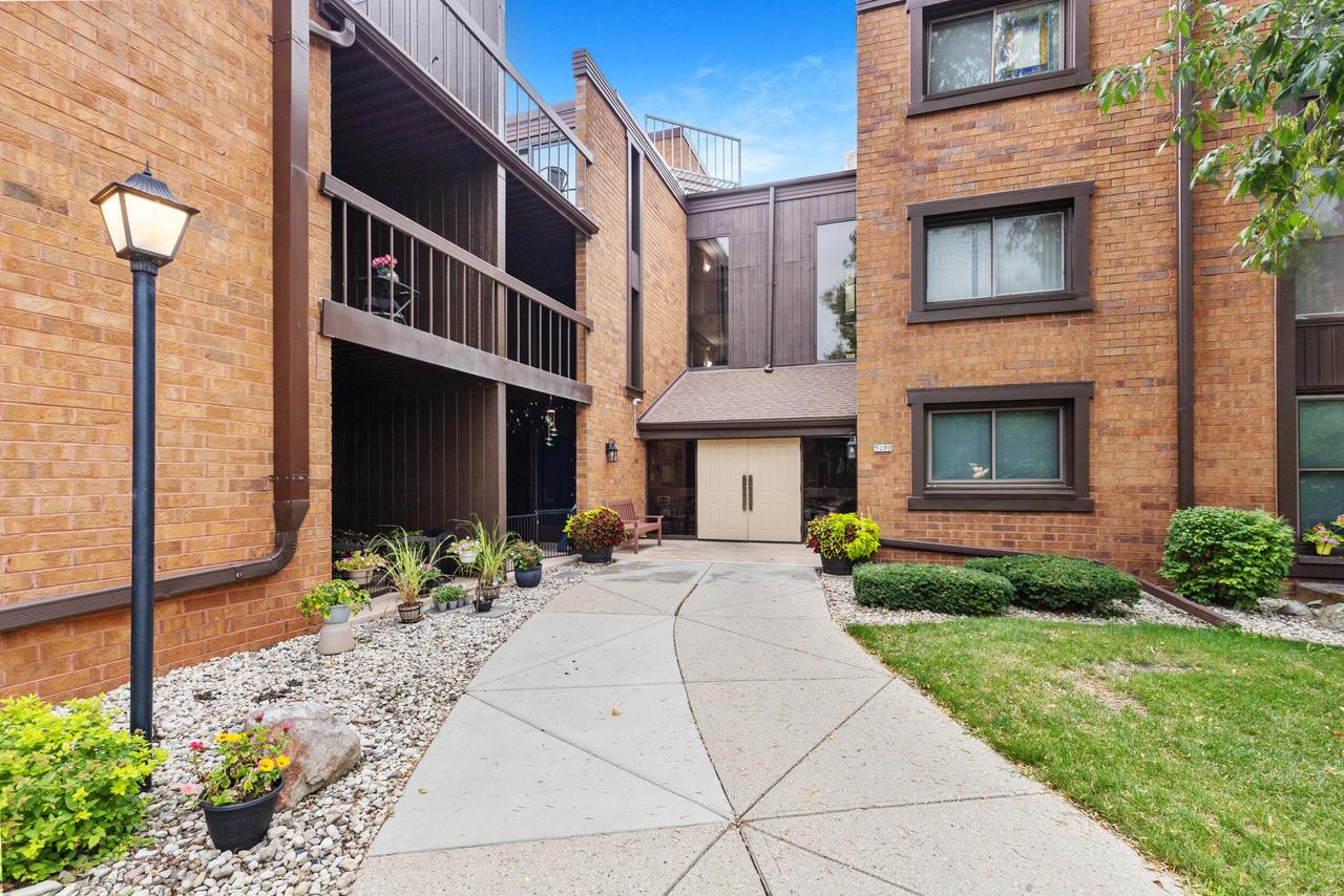 5200 S Tuckaway Boulevard 341 — photo