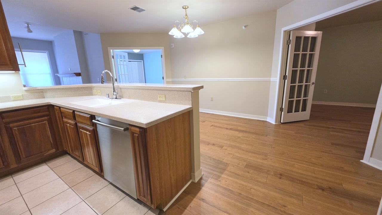 360 W Washington Avenue 215 — photo