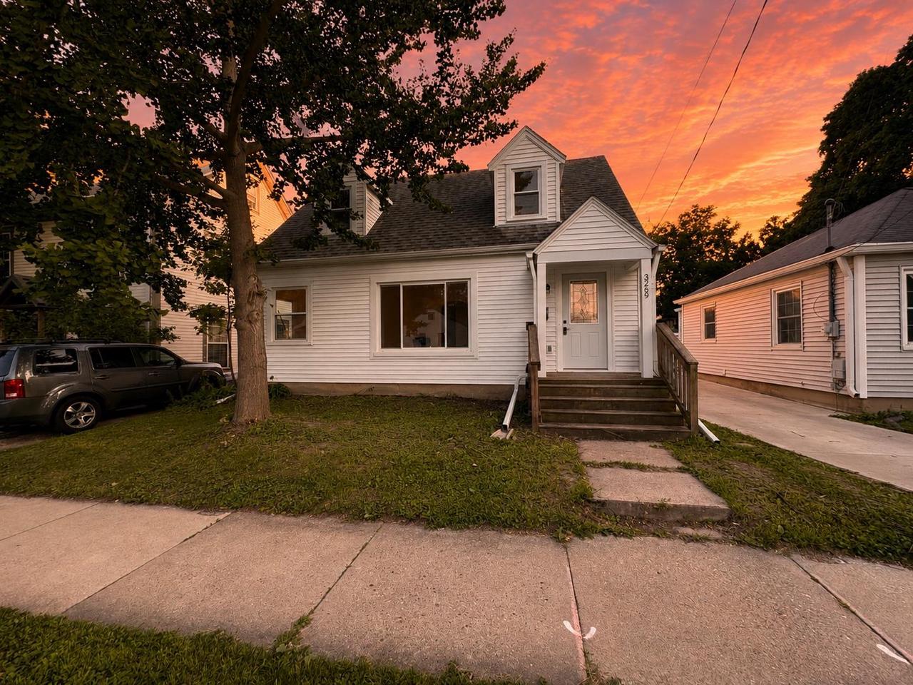 3269 Milwaukee Street — photo