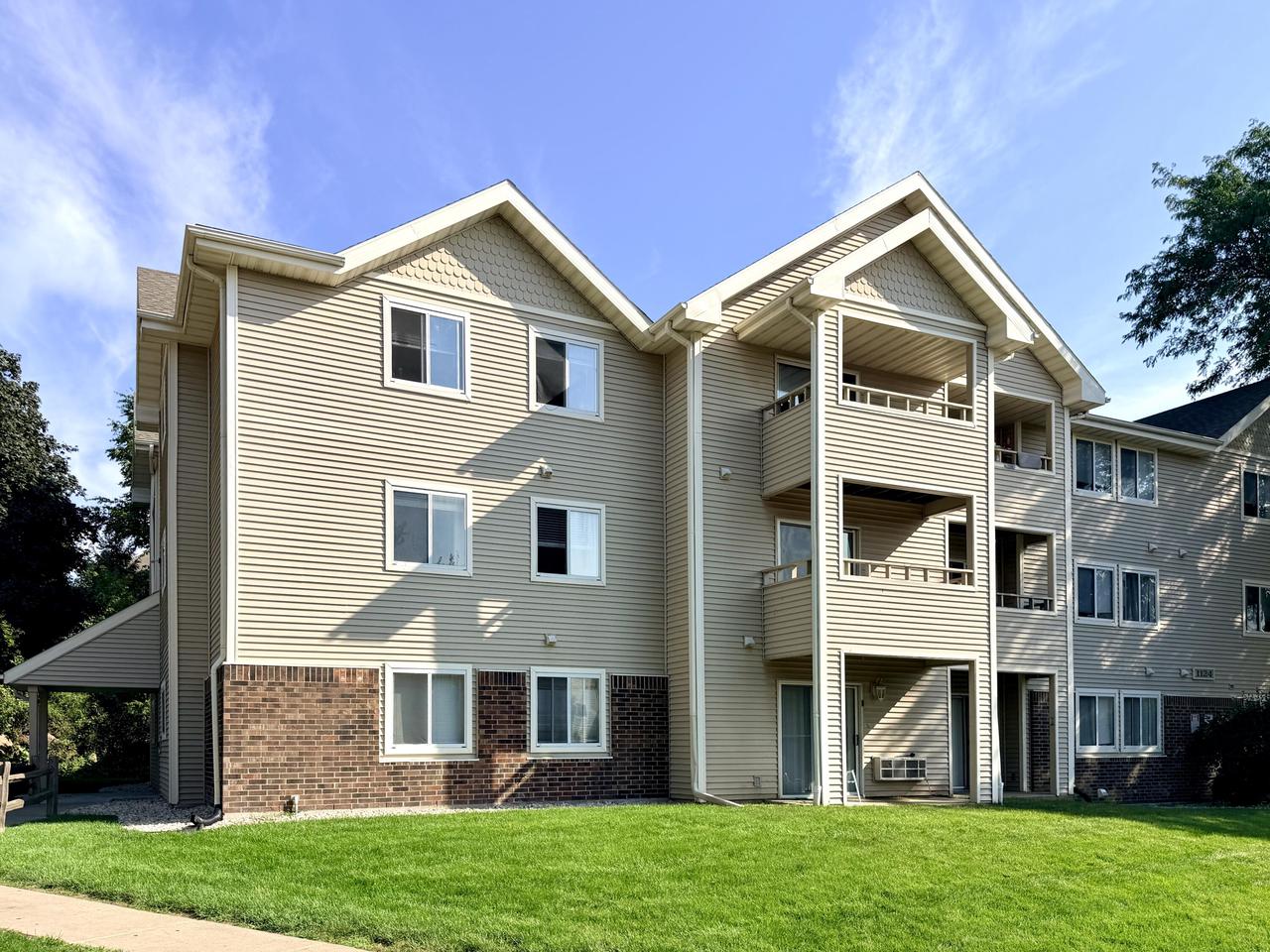 1124 Morraine View Drive 202 — photo