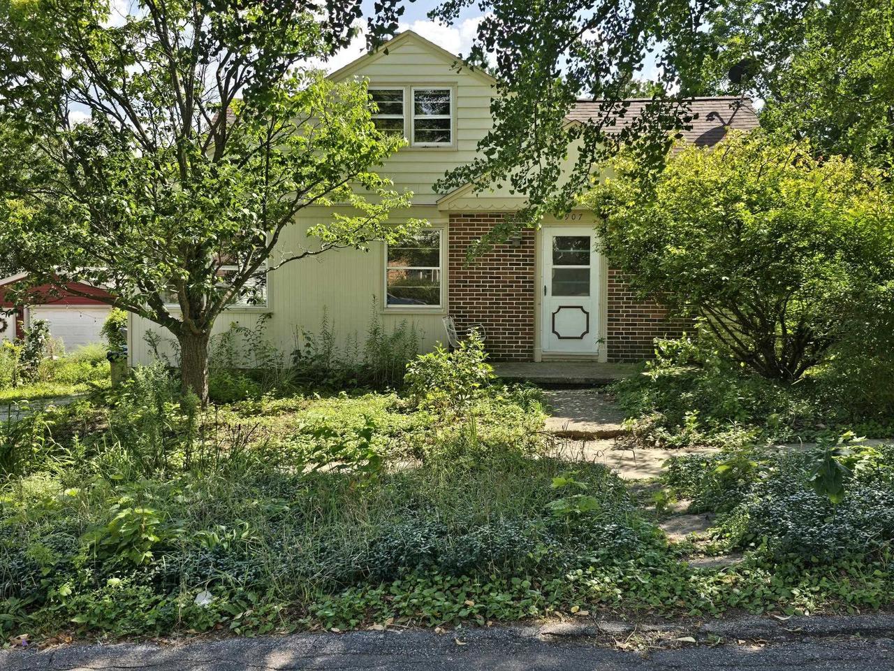 3907 Winnemac Avenue — photo