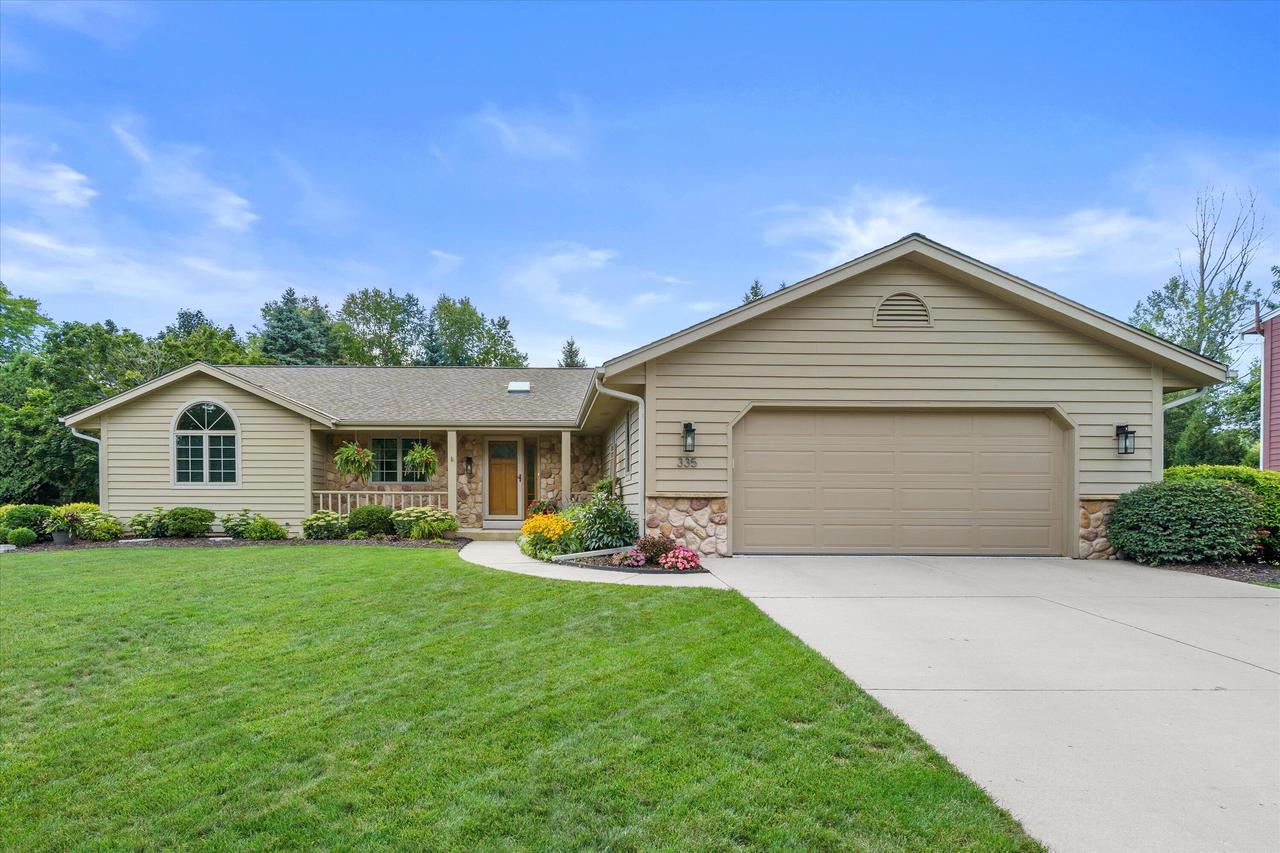 335 W Highland Drive — photo