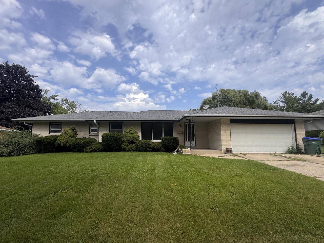 5800 Lakeview Drive — photo