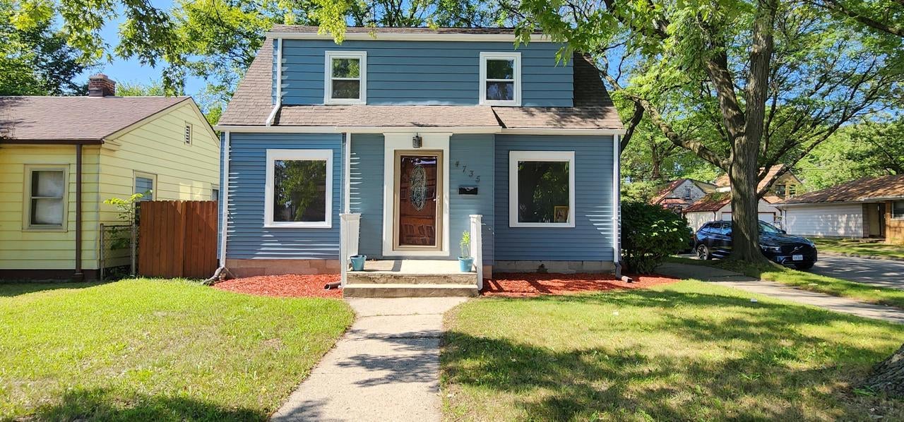4735 W Fon Du Lac Avenue — photo
