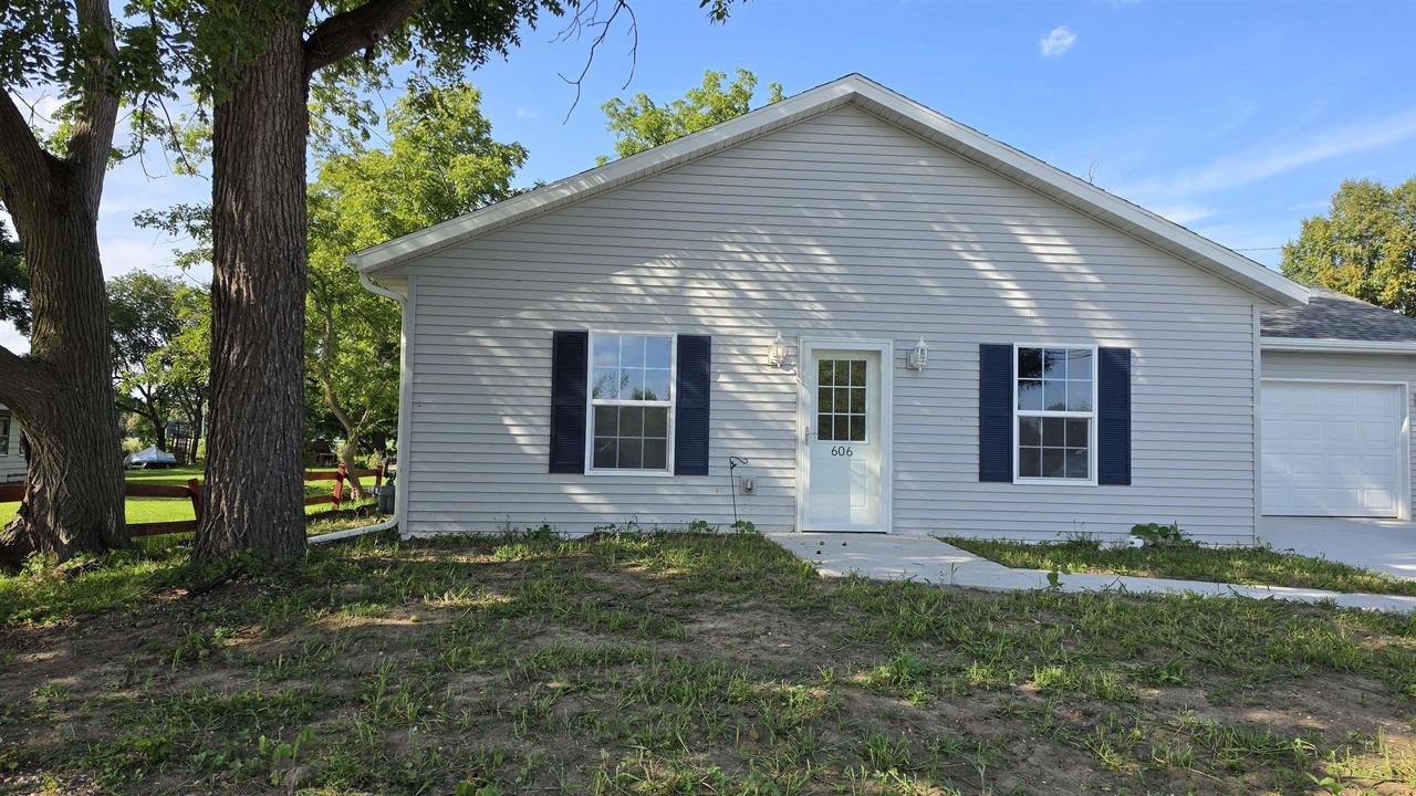 606 W Delavan Drive — photo