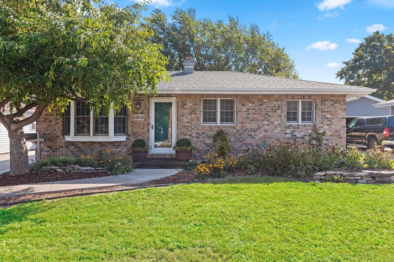 1210 Buchanan Street — photo