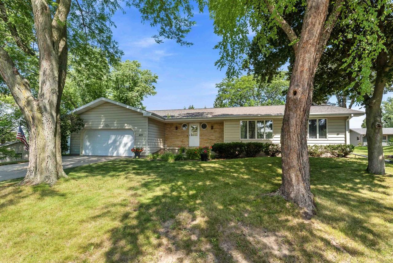 425 College Court — photo