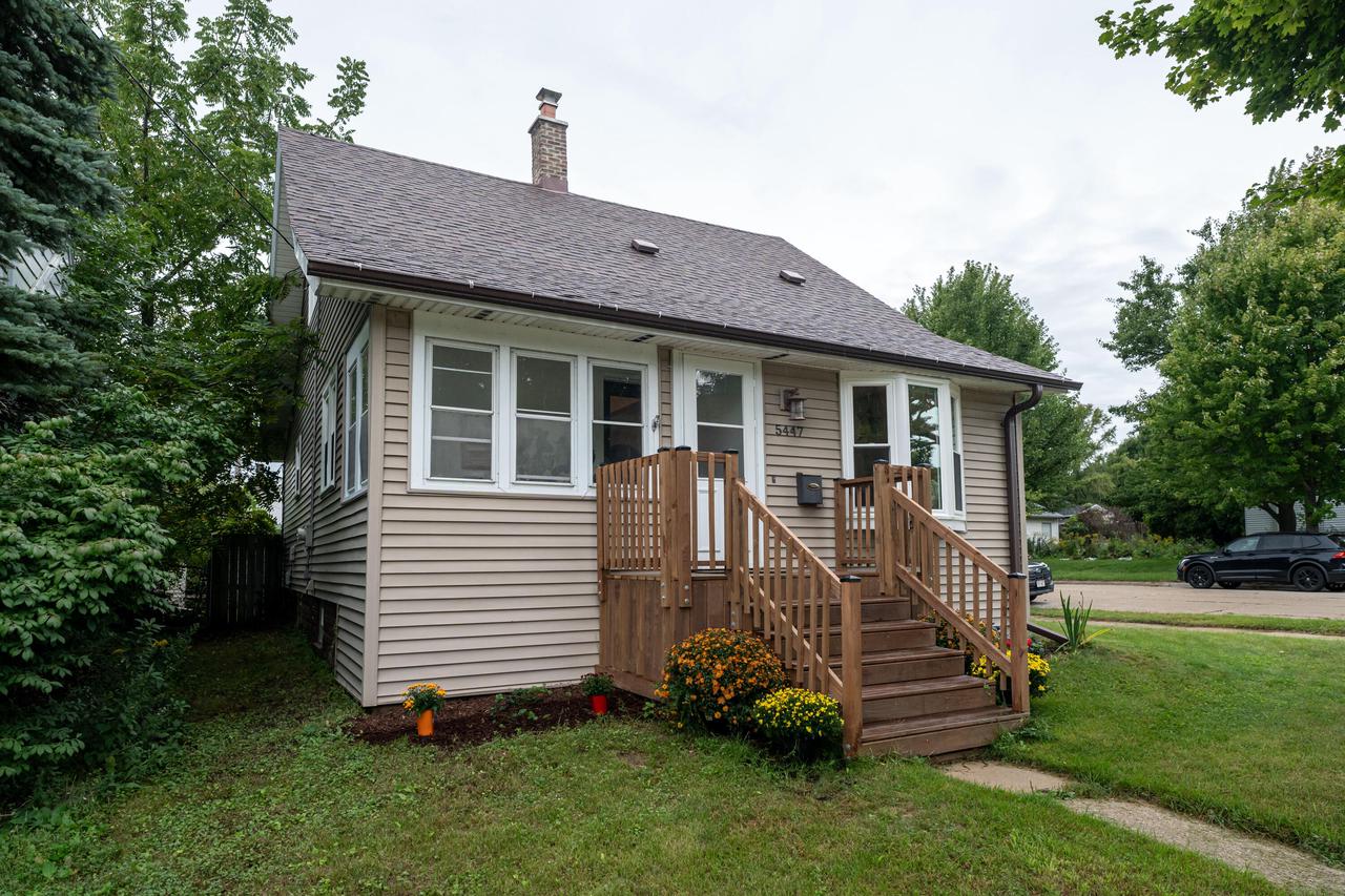 5447 S Lake Drive — photo