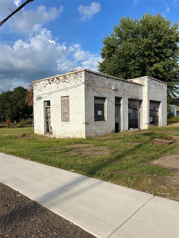 401 E Maple Street, Stanley, WI 54768 — photo 2