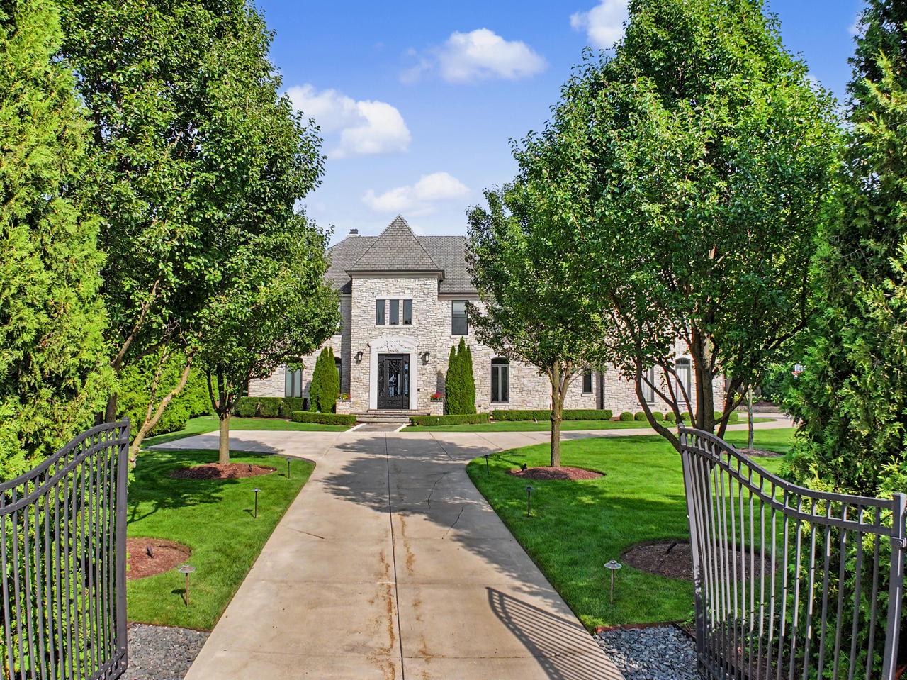 6702 N Lake Drive — photo