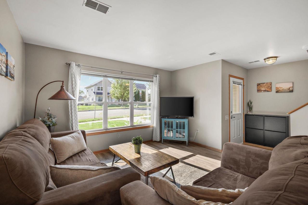 207 S Musket Ridge DRIVE, Sun Prairie, WI 53590 — photo 3