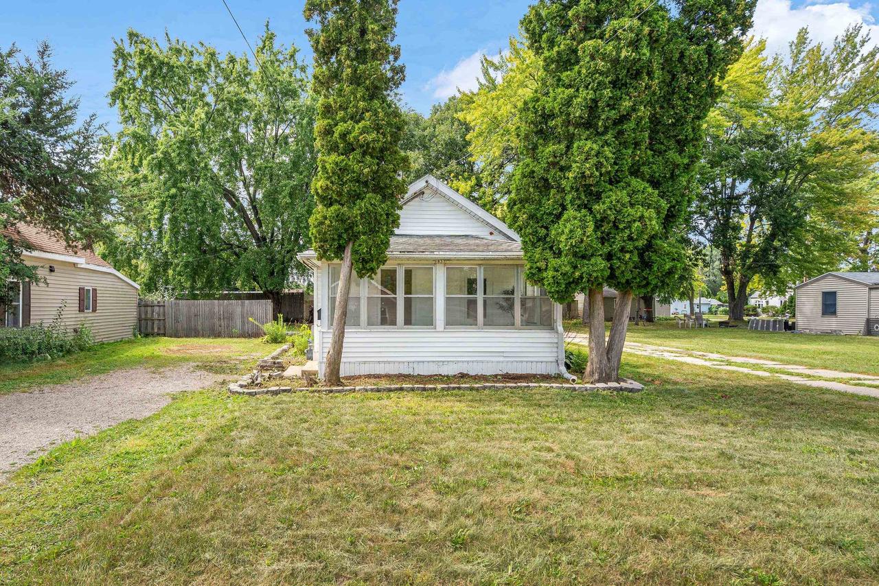1837 Plymouth Street — photo