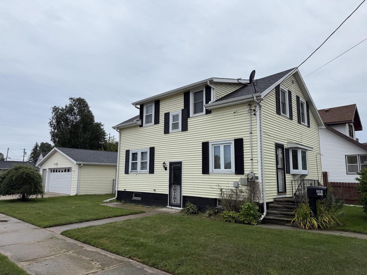 2201 11th st, TWO RIVERS WI 54241