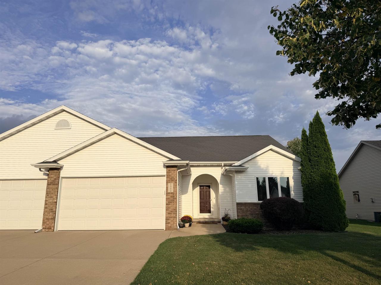 1303 Lavender Lane — photo