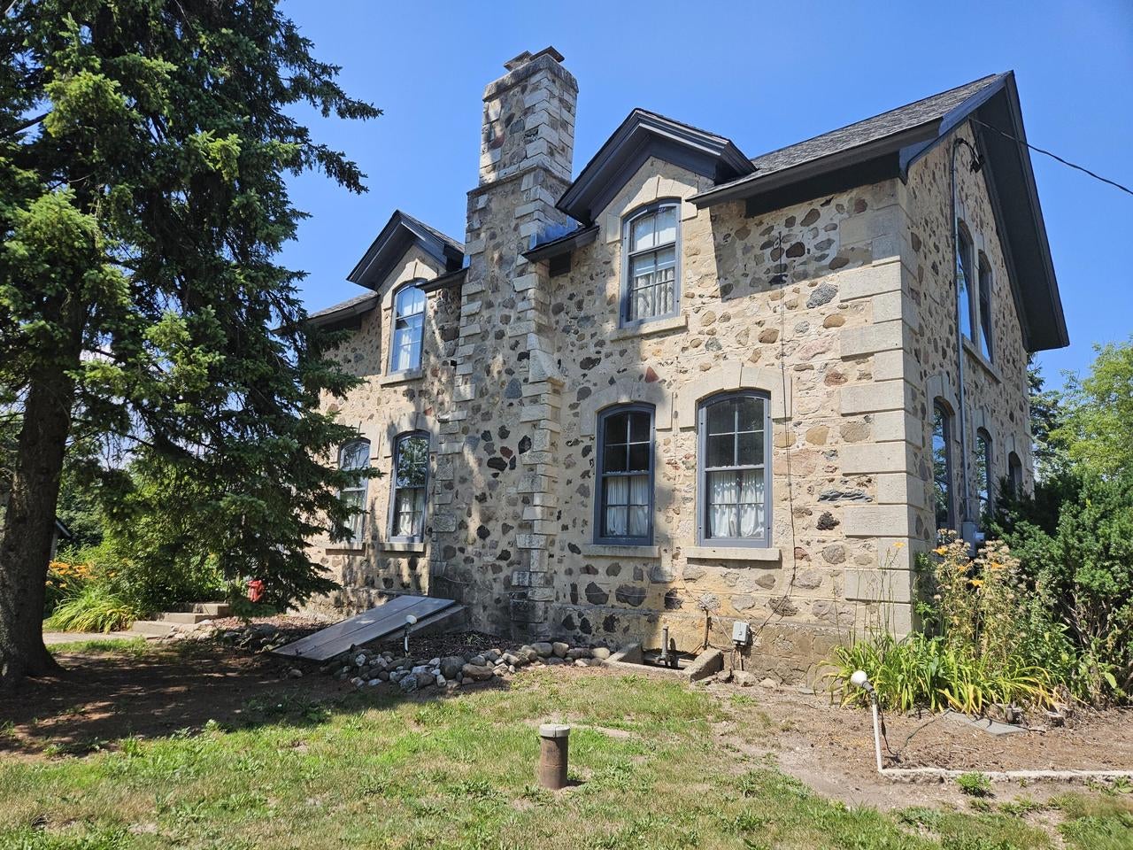 1867 N Port Washington Road — photo