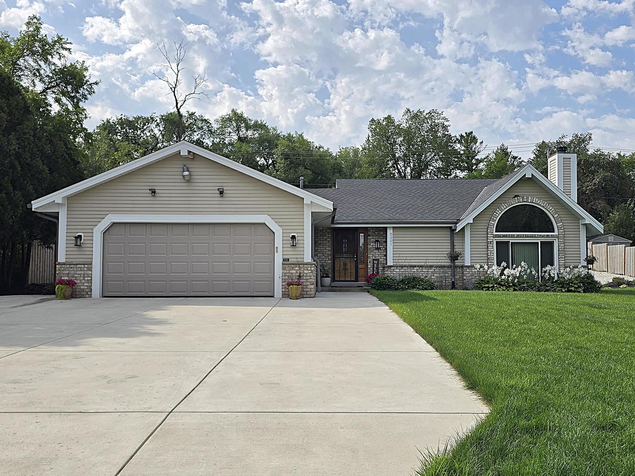 9201 W County Line Road — photo