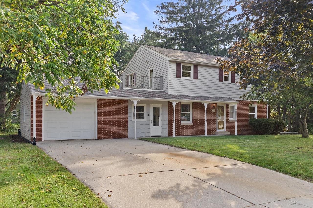 W236N6530 Hillview Drive — photo