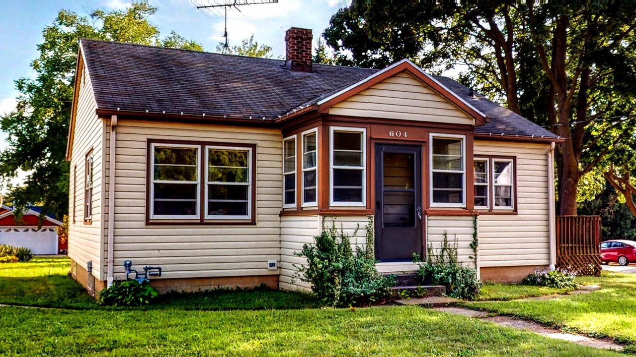 604 E Racine Street — photo
