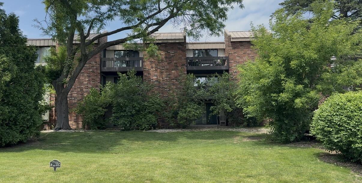 2220 W Good Hope Road 21 — photo