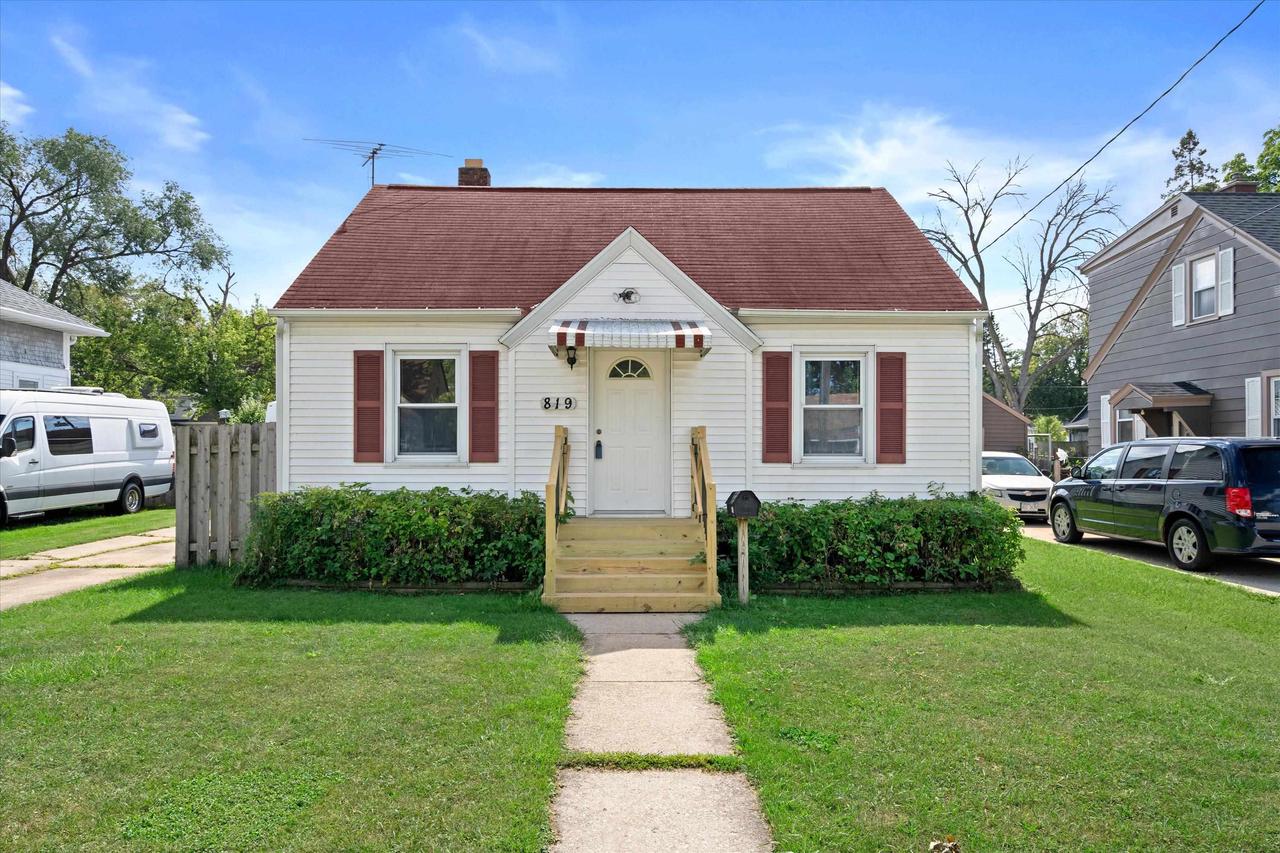 819 Mullet Place — photo