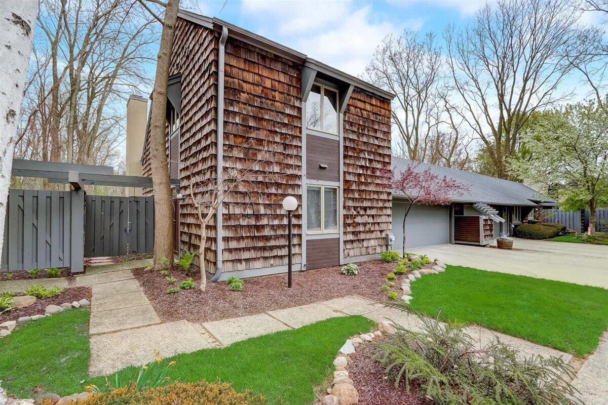 95 Woodfield Court — photo