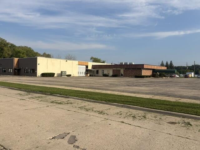 7915 Sheridan Road — photo