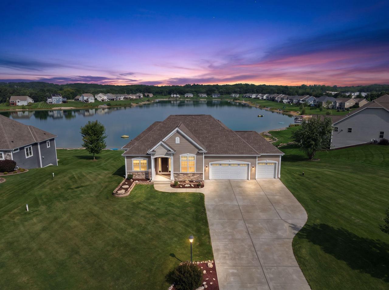 S86W22620 Lake Park Drive — photo