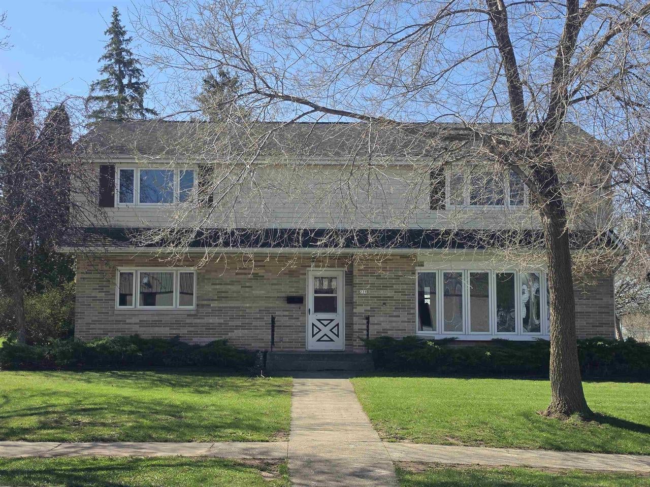 239 W Water Street — photo