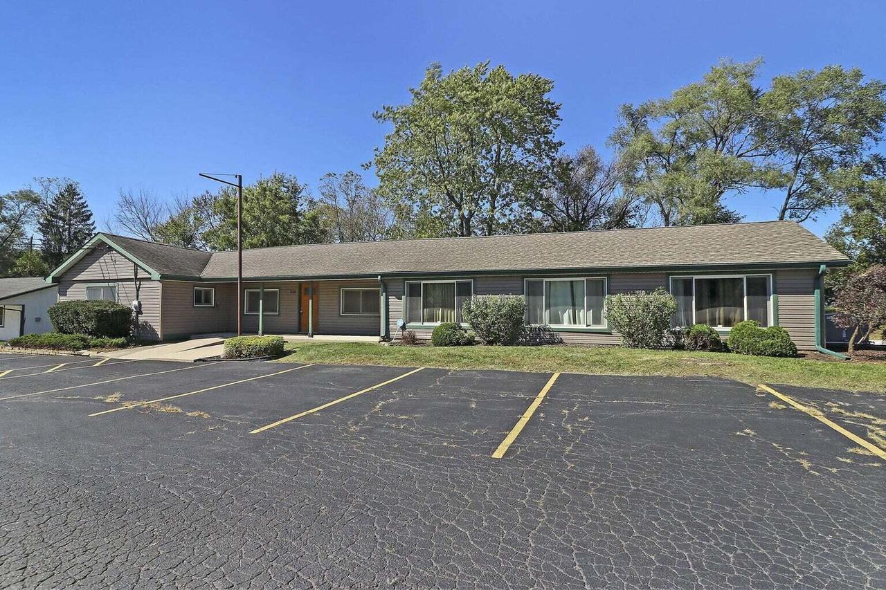302 Old Green Bay Road — photo