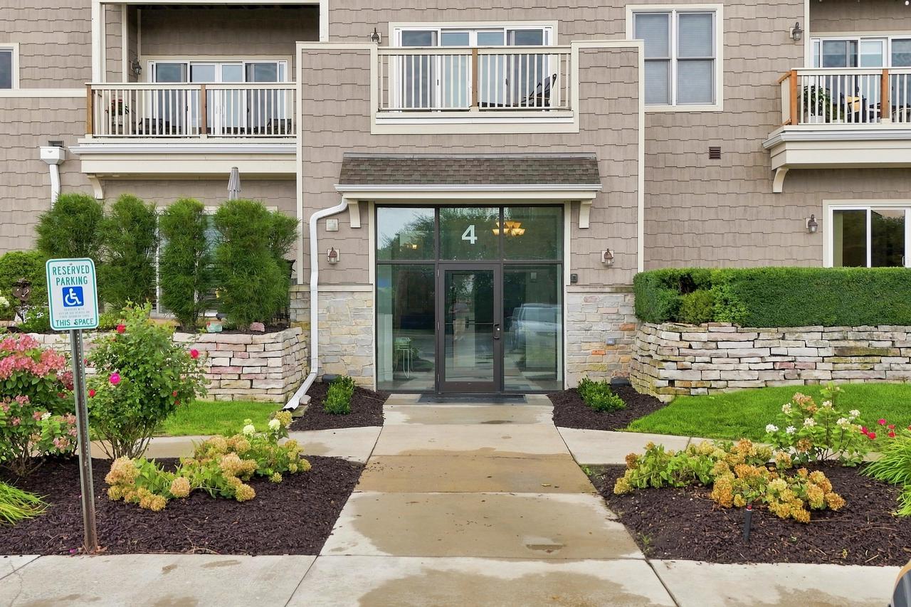 4 Gaslight DRIVE #307, Racine, WI 53403 — photo 3