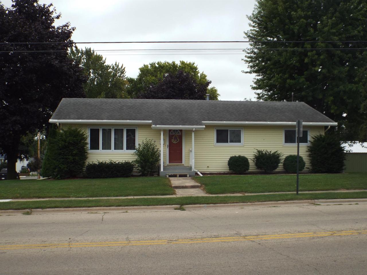 303 W Oshkosh Street — photo