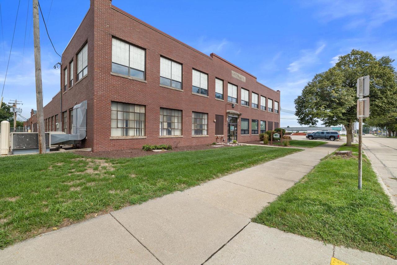 1718 Layard AVENUE, Racine, WI 53404 — photo 2