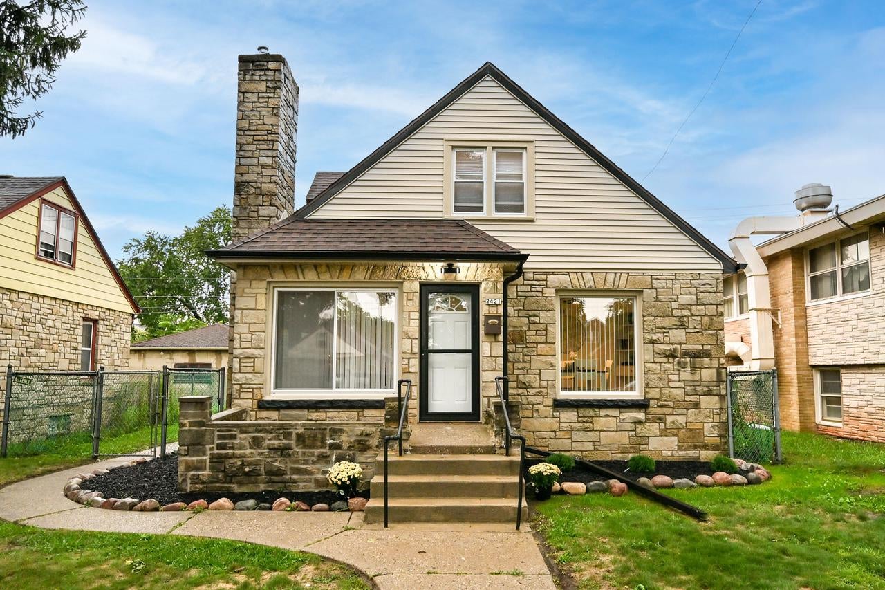 2421 W Hampton Avenue — photo