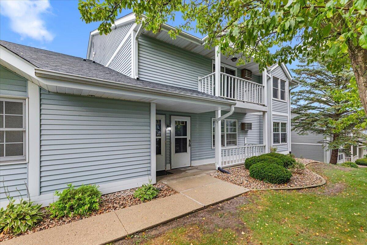 621 Barrington Court D — photo