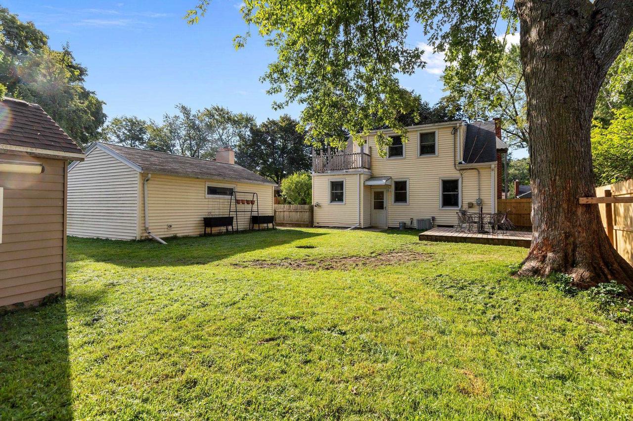 1018 E Frances STREET, Appleton, WI 54911 — photo 2
