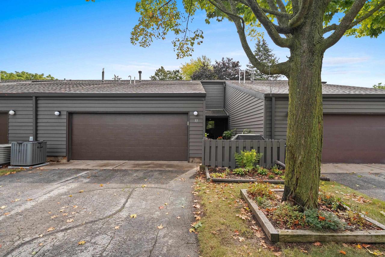 33 Webster Heights Drive — photo