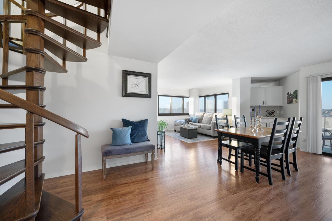 1633 N Prospect Avenue 5D — photo