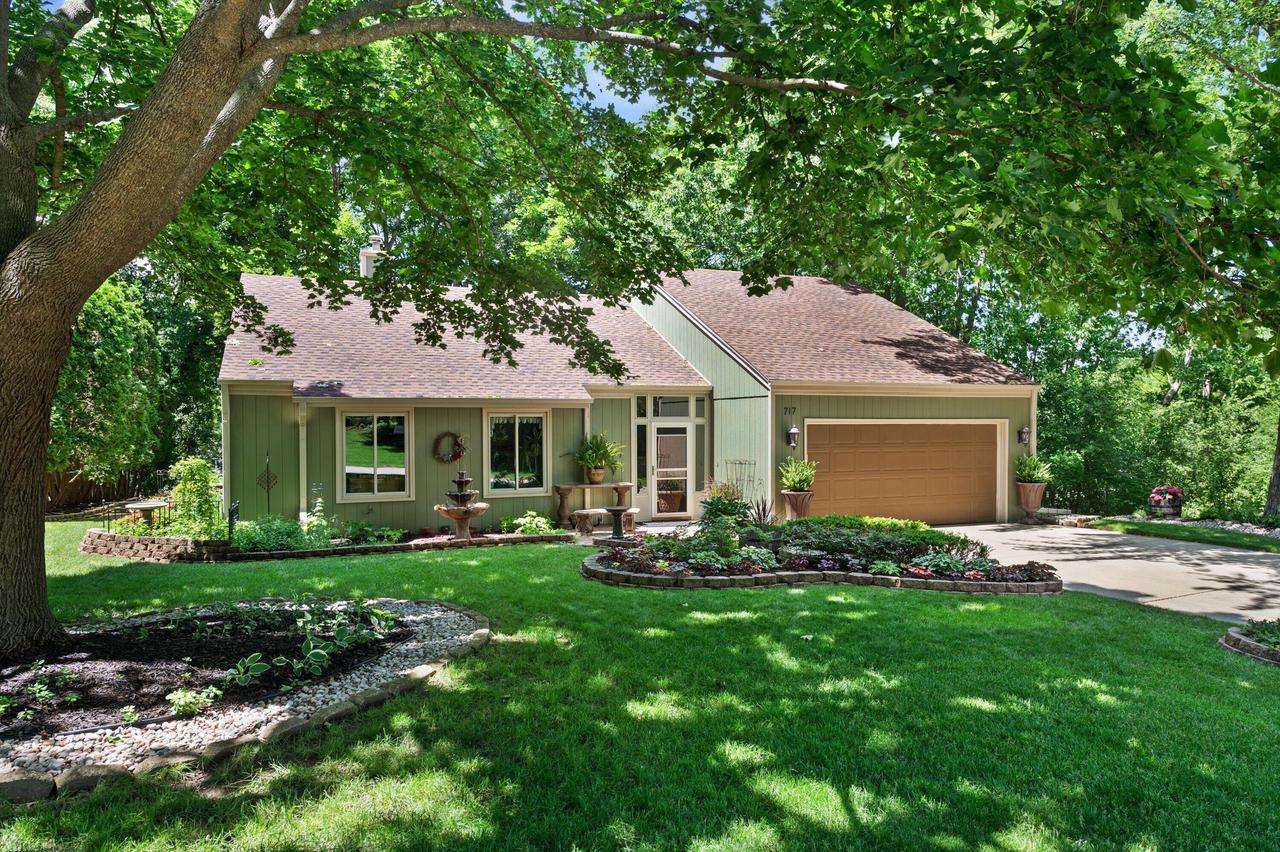 717 Mansfield Circle — photo