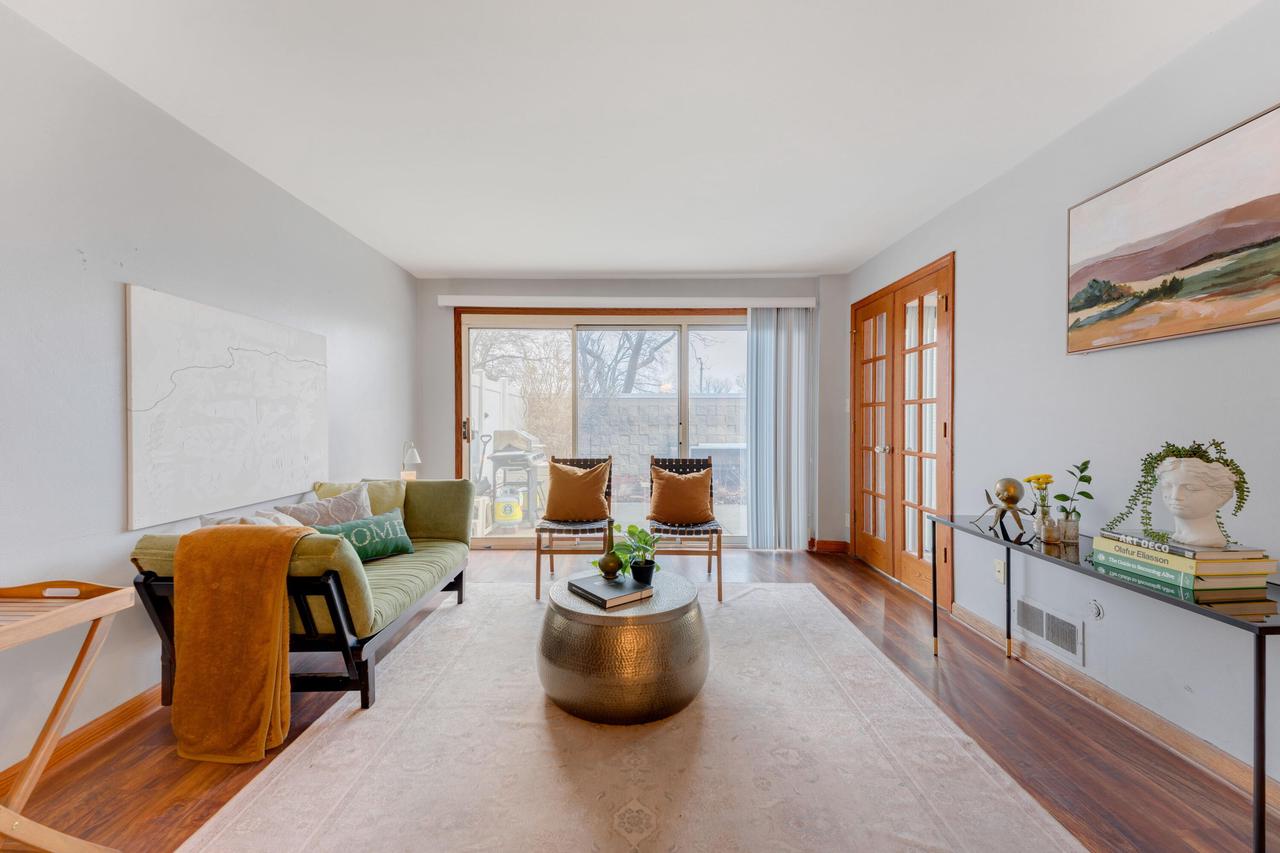 2525 S Shore Drive 1D — photo