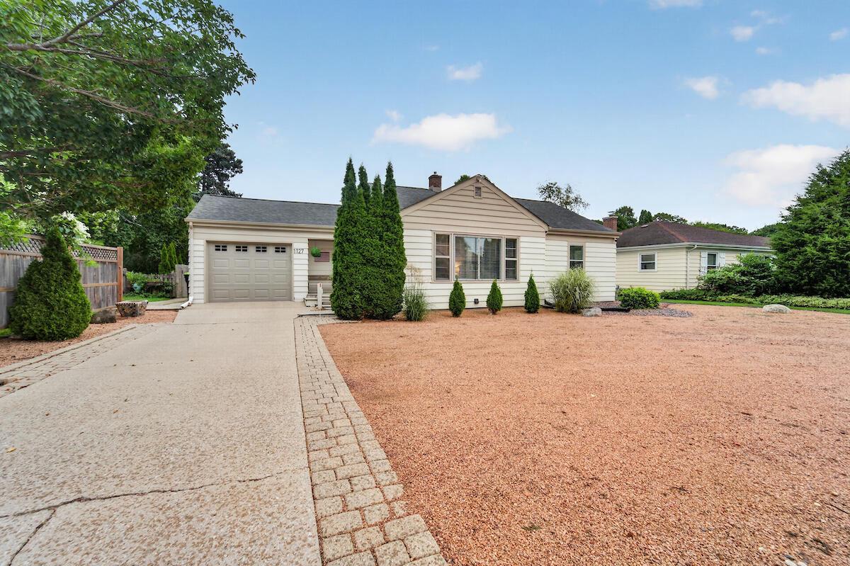 1127 W Colonial Drive — photo