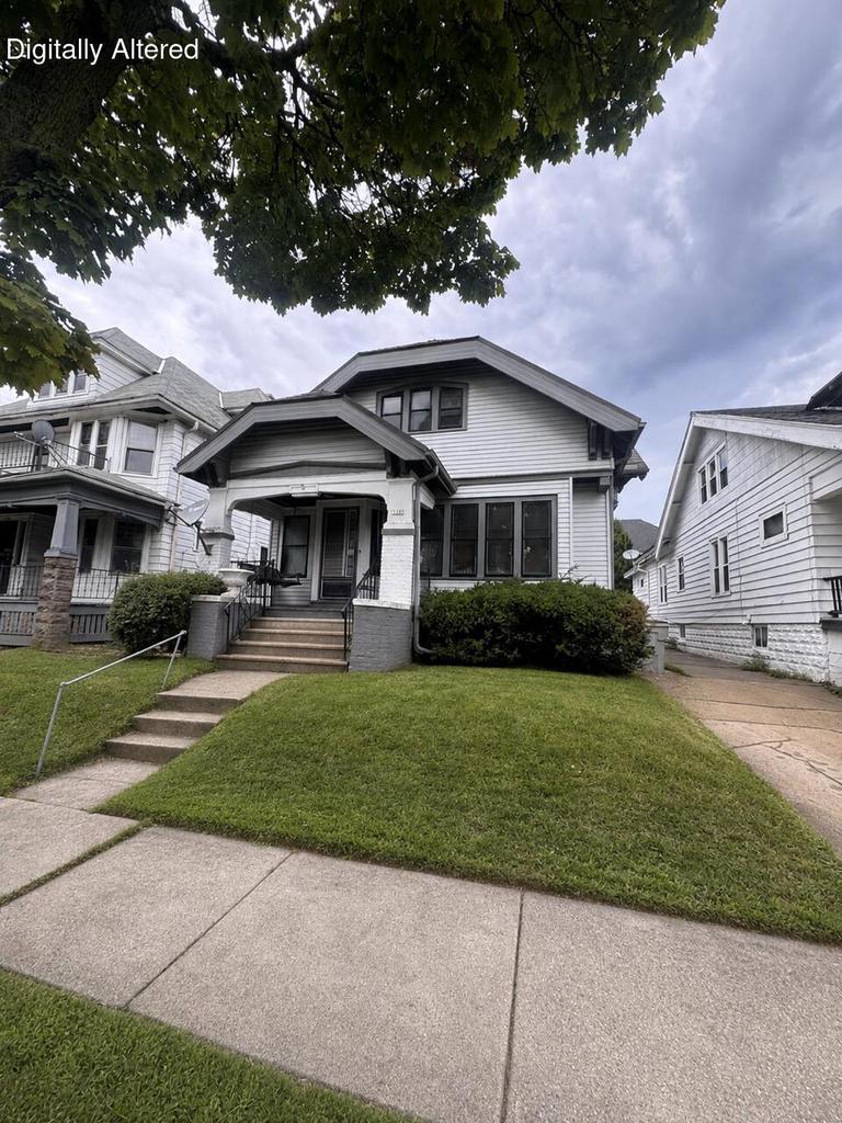 2206 W Keefe Avenue — photo