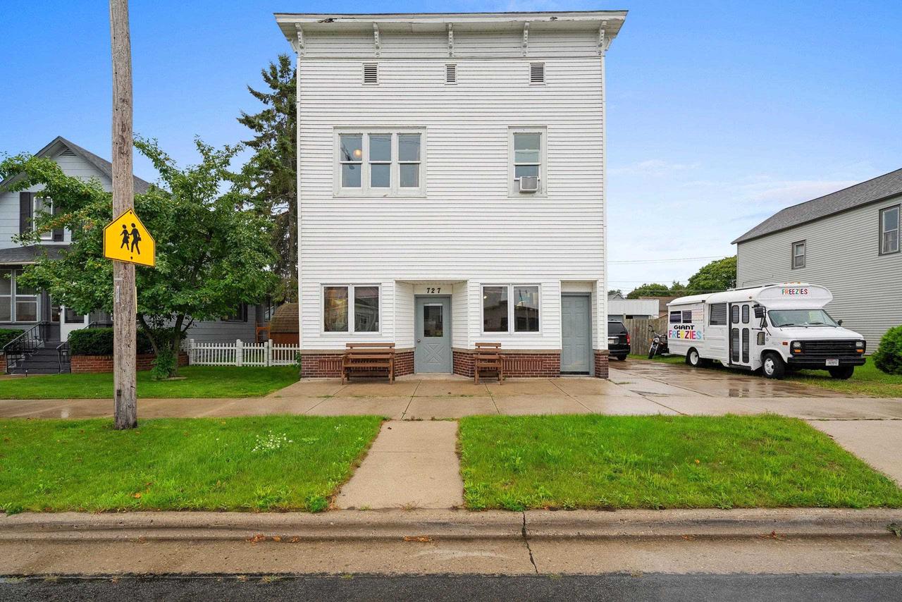 727 Main Street — photo