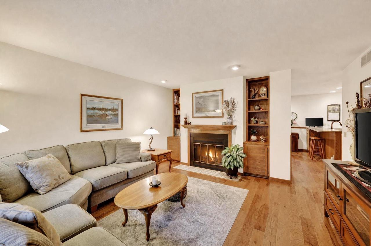 8 Oak Grove Drive — photo