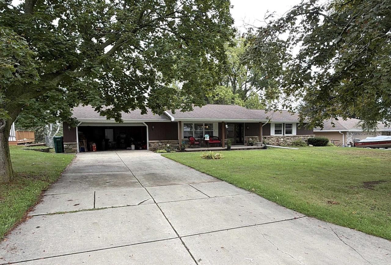 822 Moon Drive — photo