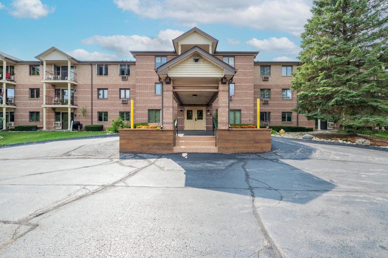 530 N Silverbrook Drive 201 — photo