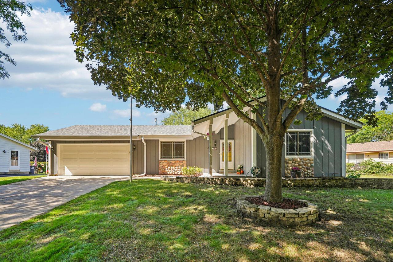 1830 Davis Lane — photo